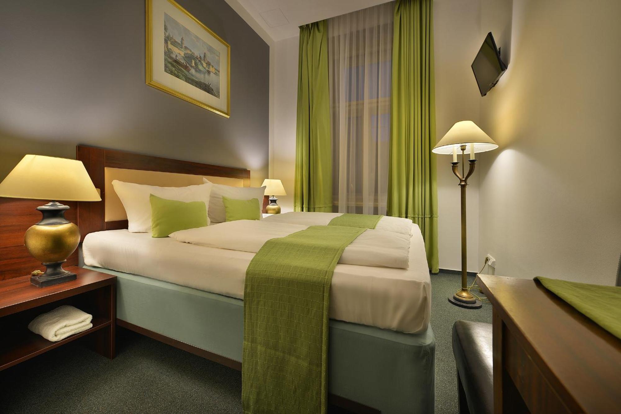 Hotel Season Praag
